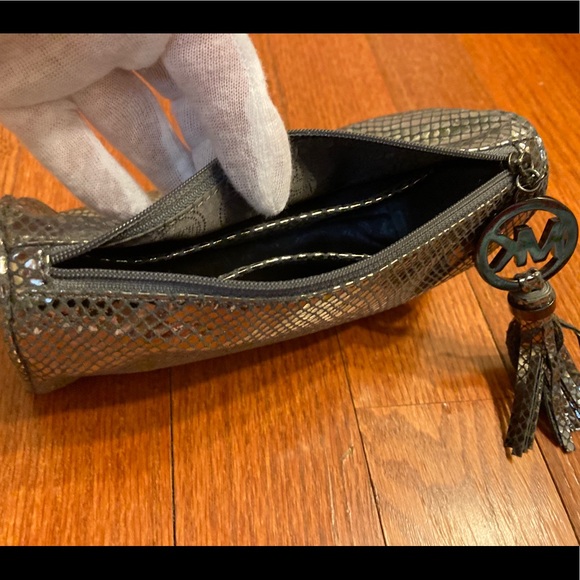 Limited Edition Michael Kors Cosmetic Case - Picture 4 of 8